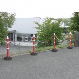 Ketten- / Warnständer Komplett-Set mit 4 Kettenständern, 6 m Kette, Rohr Ø 70 mm, Höhe 1000 mm, Standfuß aus Vollgummi