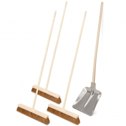 Kehr-Set, 1x Hallenser Alu-Randschaufel Gr. 9 mit Stiel + 3x Kokos-Saalbesen 500 mm Breite